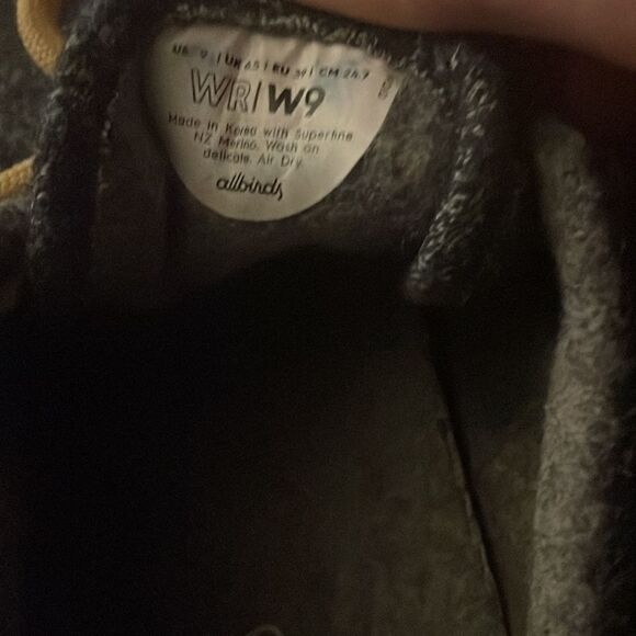 Allbirds The Wool Runner Gray Merino
Yellow Laces Size 9 - Picture 5 of 6